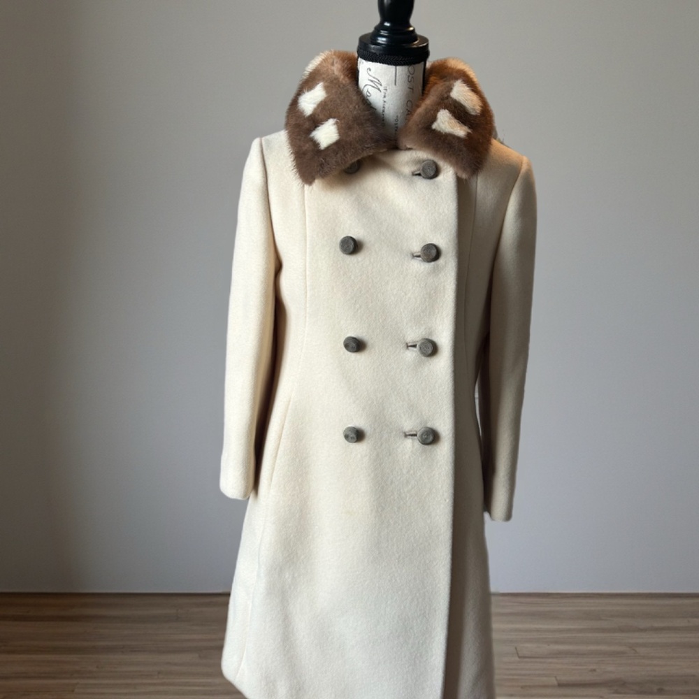 1960's Women's Cream Mid Length Double Breasted Wool Coat with Fur Collar